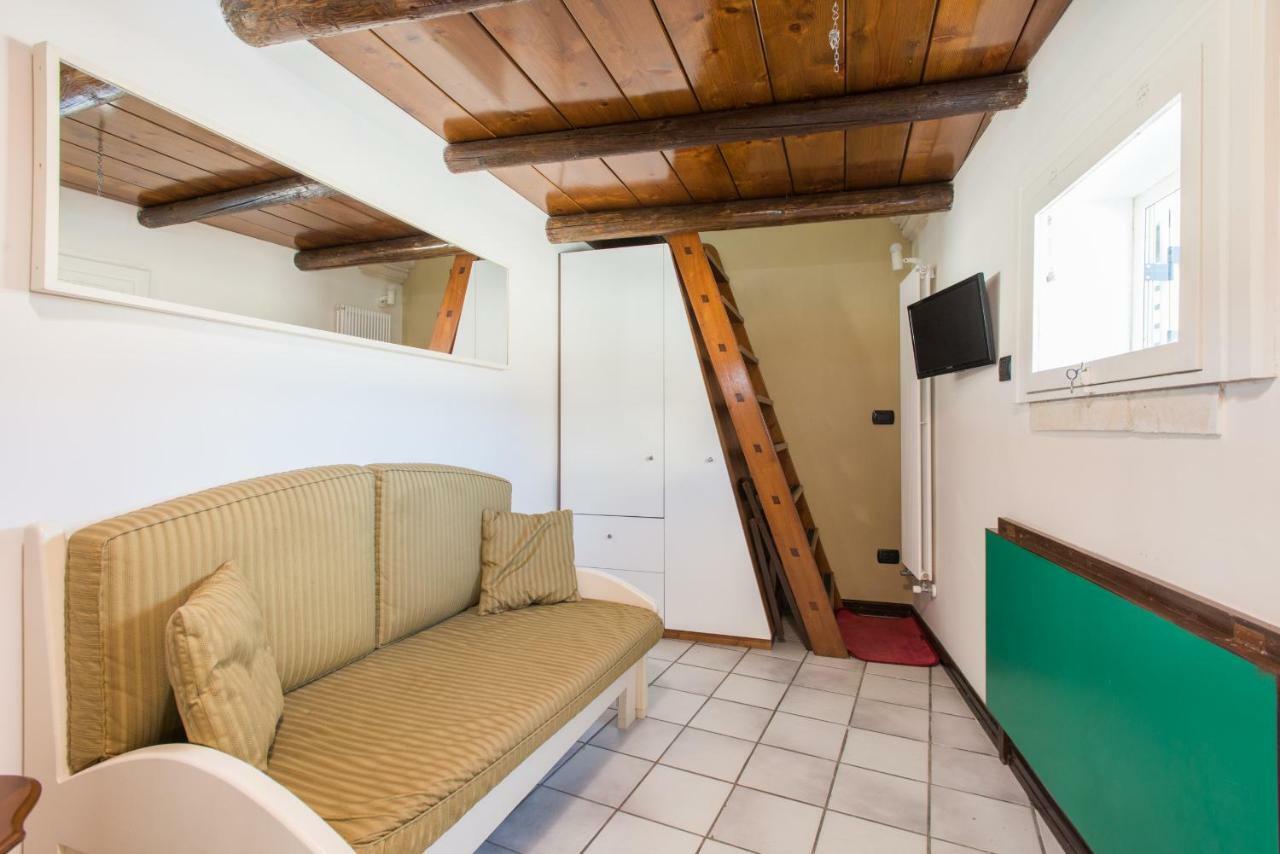 לצ'ה Il Garbino Suite And Apartment מראה חיצוני תמונה